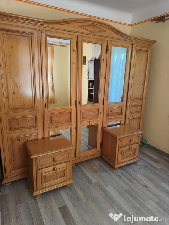 Dulap în 5 uși din care trei cu oglinzi