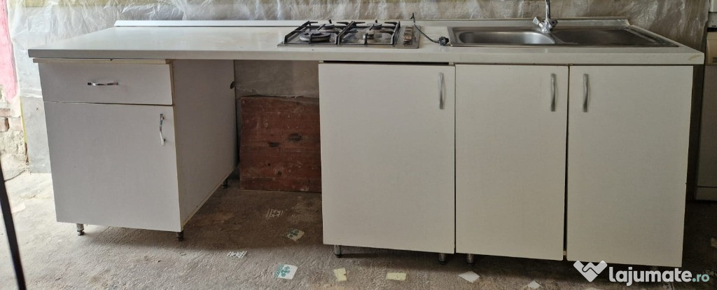 Vând mobilă de bucătărie + electrocasnice incluse
