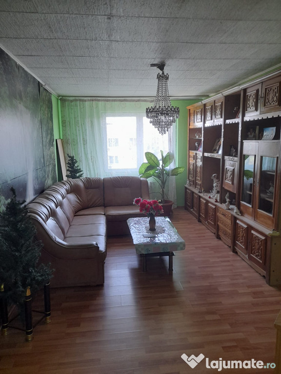 Vand apartament 3 camere