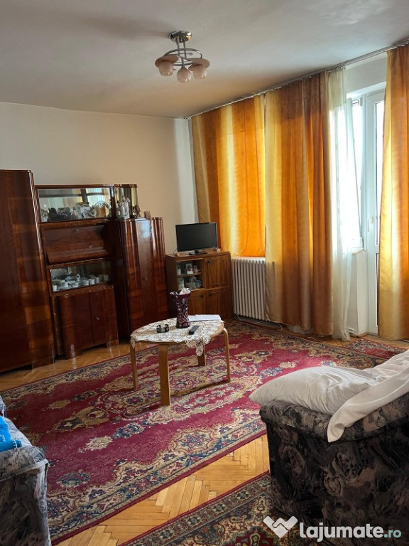 Apartament 2 camere, decomandat, zona Gojdu