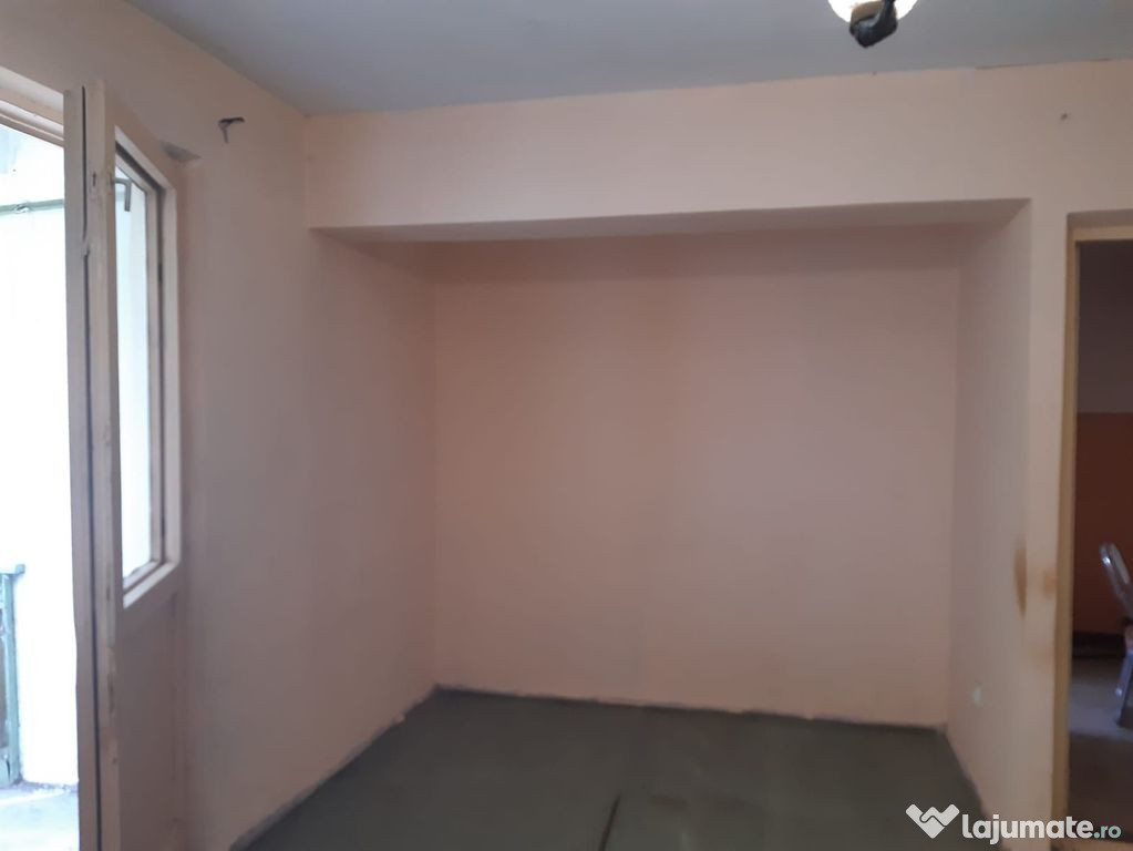 Apartament 3 Camere Decomandat în Zona Baia Comunala,et 1