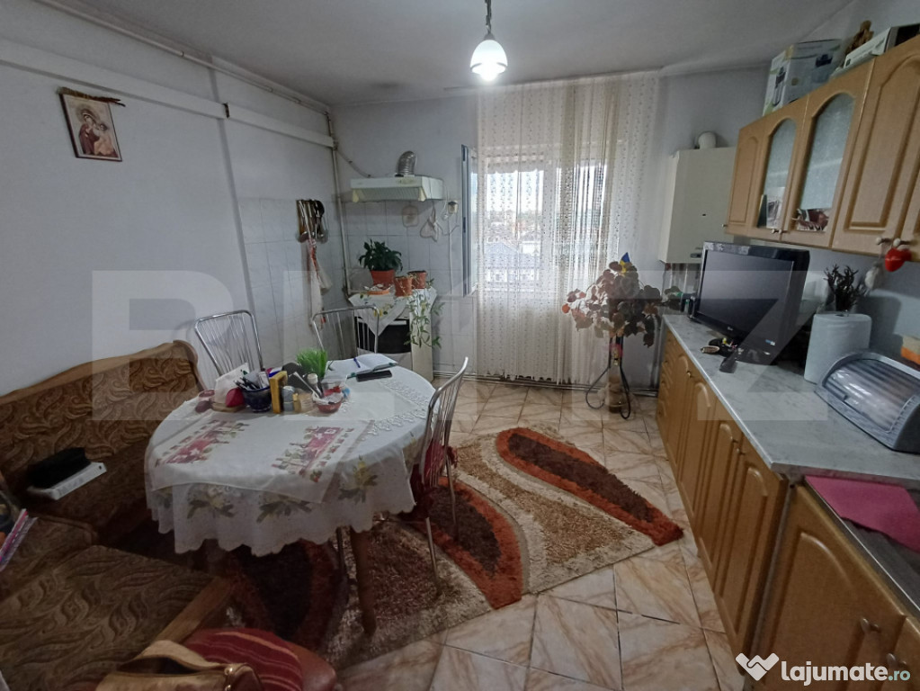 Apartament cu 2 camere 58 mp, decomandat, zona Debarcader