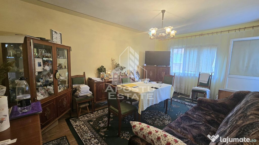 Apartament cu 2 camere, decomandat, etaj intermediar, zon...