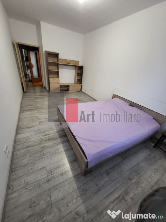 Apartament cu 3 camere de vanzare in zona Straulesti
