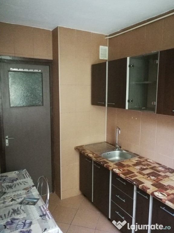 Vanzare apartament cu 3 camere+ boxa la subsol in Drumul Taberei.