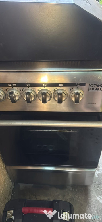 Aragaz inox și hota electrică