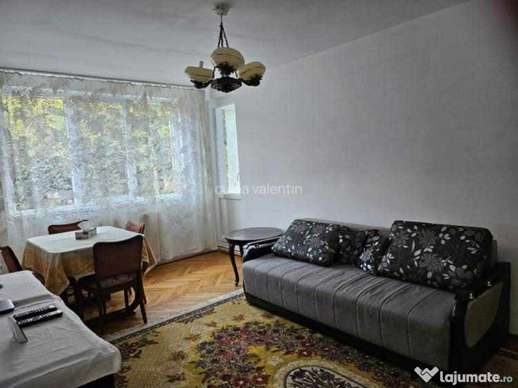 Apartament 3 camere, decomandat - zona Garii