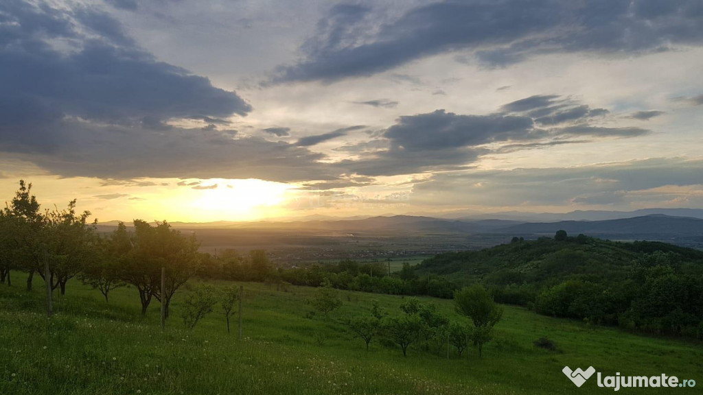 Teren intravilan, cu priveliste superba situat in Seciu, in