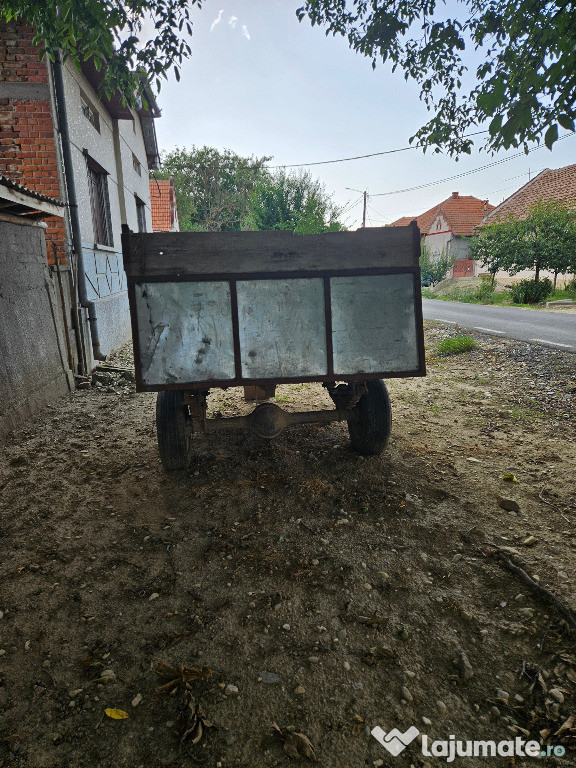 De vanzare remorca