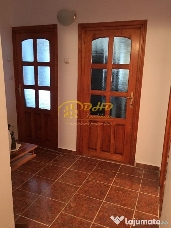 Apartament 3 camere decomandate - zona Canta, preț benefic