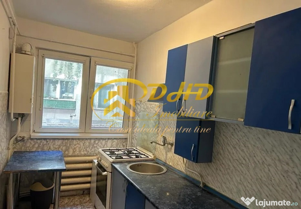 Apartament cu 3 camere situat în Piața unirii