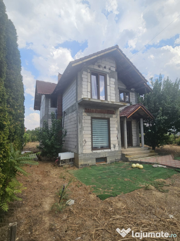 Casa S+P+1, 160mp utili, 1300 mp teren, COMISION 0 LA CUMPAR