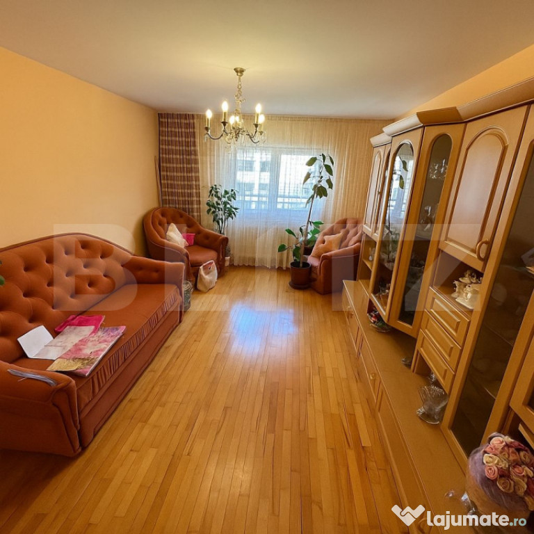 Apartament 3 camere decomandat, 79 m², 2 băi, zona Cetate