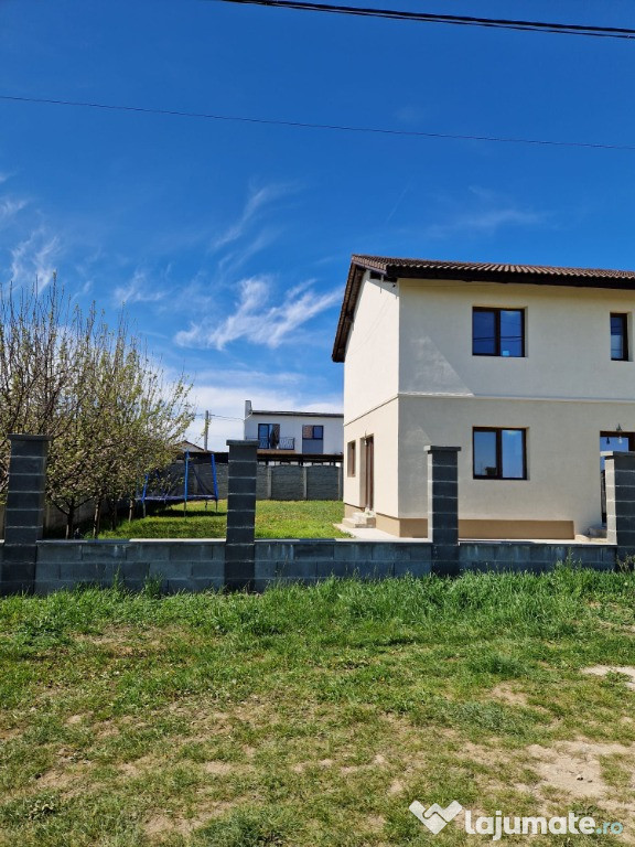 Casa individuala direct de la proprietar 5 camere Mosnita Noua