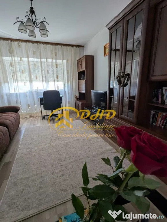 Apartament cu 3 camere situat pe Bl. Independenței