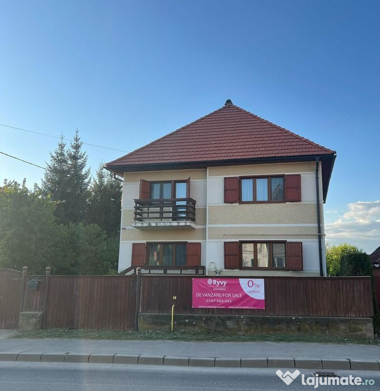 Casă de vânzare în Covasna - complet renovată, mobila...
