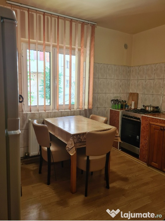Apartament in Brezoi - 3 camere, 66,3 m² utili , parter – mobilat