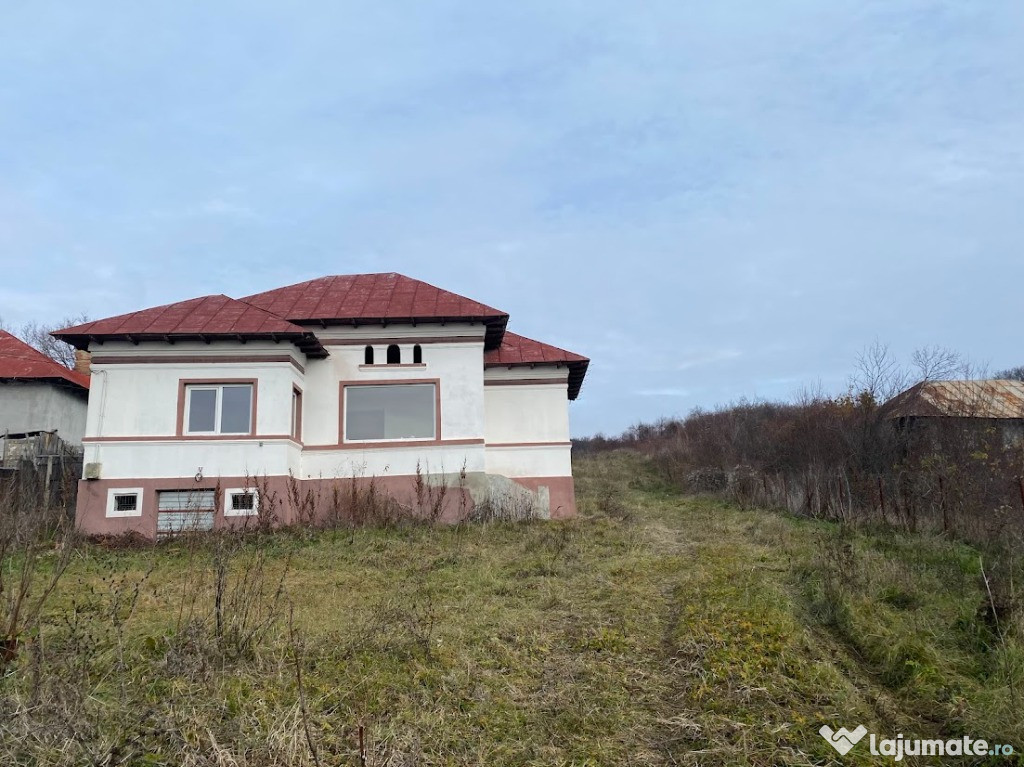 Casa in Calinesti, 2600 mp teren intravilan, 69500 euro