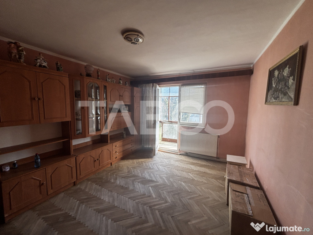 Apartament de vanzare 3 camere 50 mp utili zona Mihai Viteaz