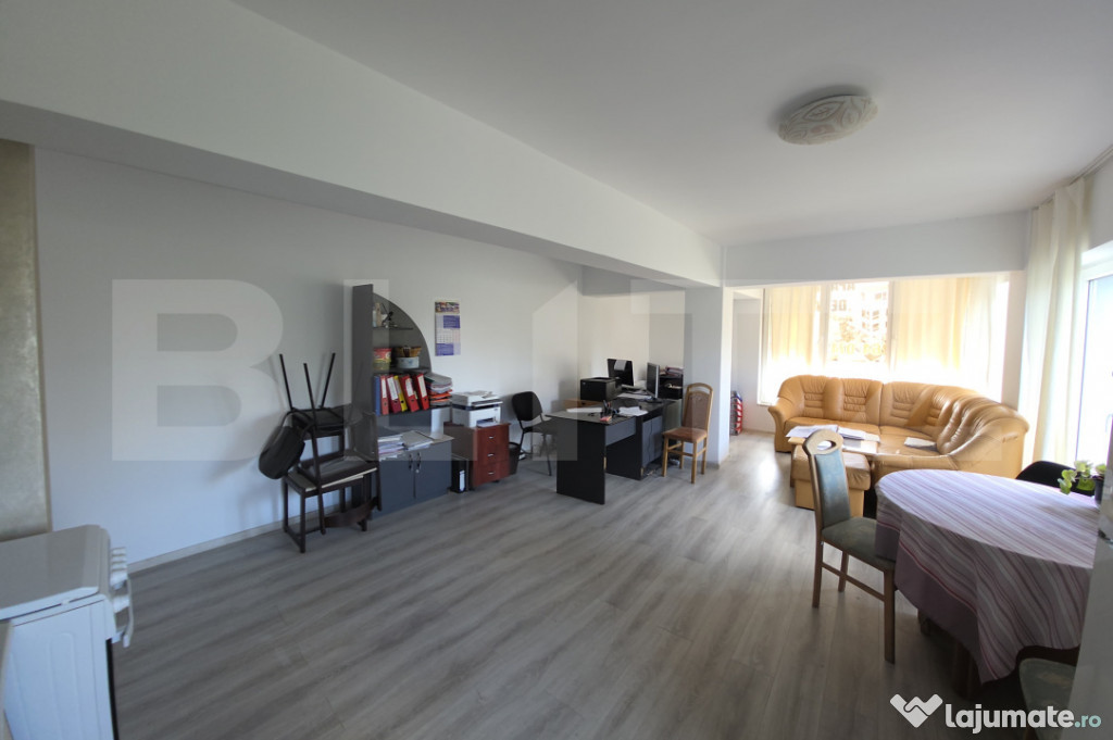 Apartament 3 camere, etaj intermediar, cu terasă generoasă