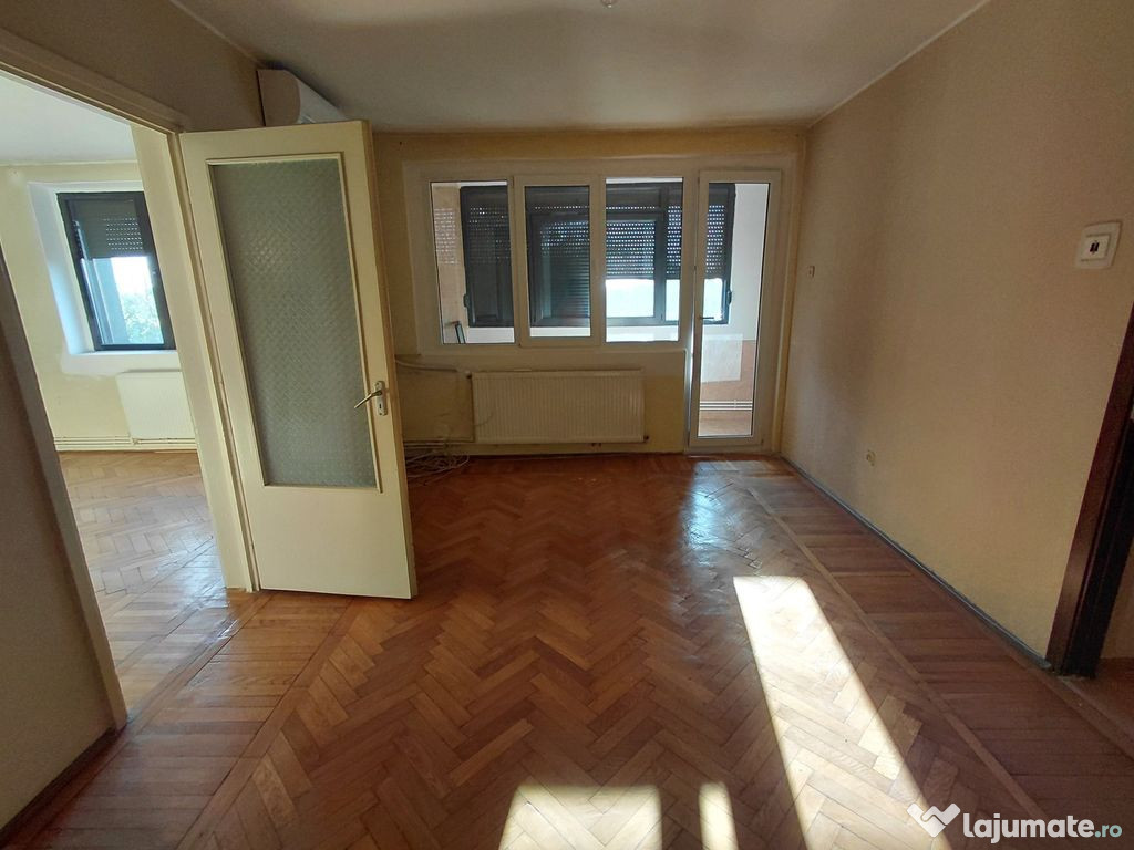 Apartament 2 camere, Tiglina 2, etaj 4, balcon mare, liber!