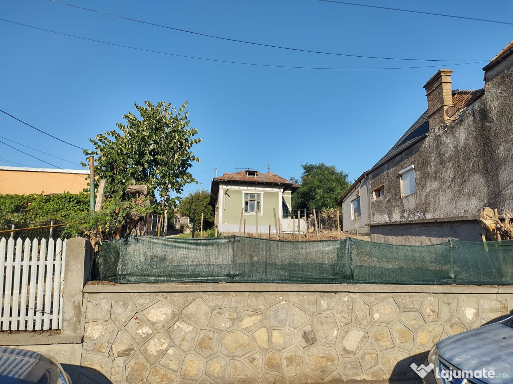Teren 733mp central, casa ce poate fi renovata, oras Tulcea