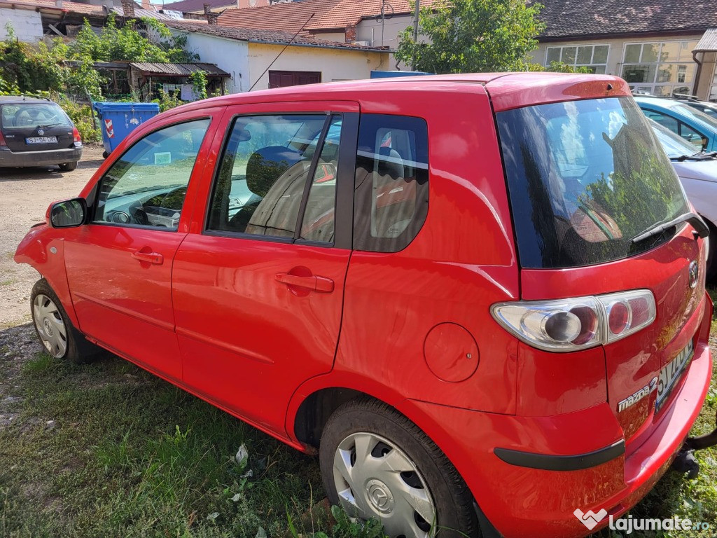 Vand Mazda2 ,benzina,1.25i,2007,rosu,carlig,avariata fata