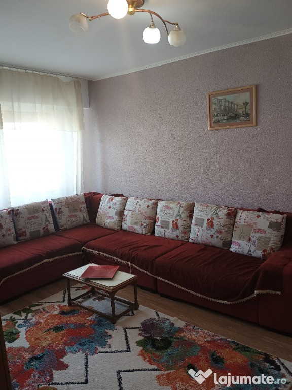Persoană fizică ap 3 camere Casa de Cultura chirie termen lung