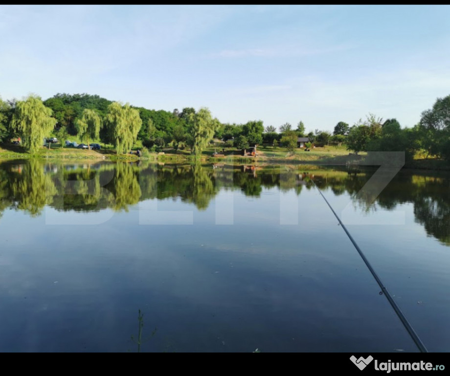 Lac de agrement cu teren 5000 mp, locație excelentă lâng?