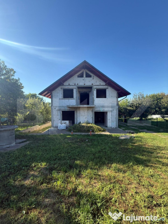 Casa Duplex la rosu, 222 mp utili, teren 423 mp, Burdujeni,