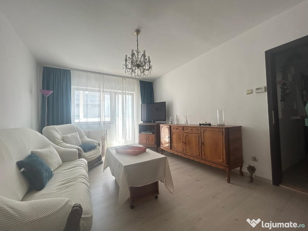 Apartament 3 camere, 2 bai, decomandat, spatios, insorit, zona Garii