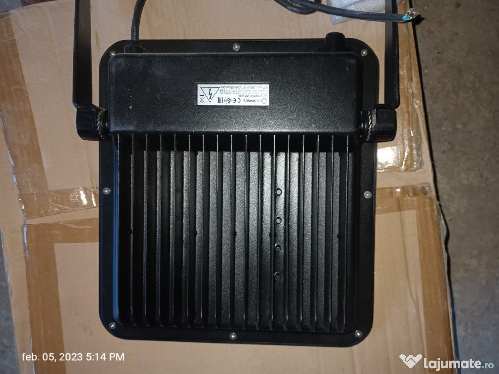 Vand proiectoare LEDVANCE 165 W
