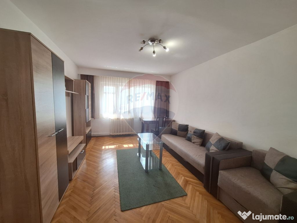 Apartament cu 3 camere de inchiriat în zona Sub Arini