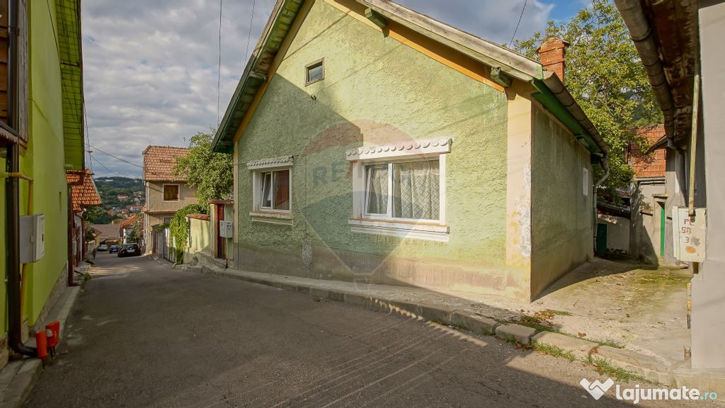 Casă săsească de renovat, cu teren, Șcheii Brașovului