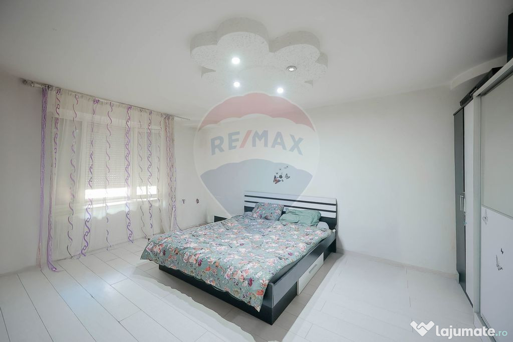 De vânzare apartament cu 1 cameră și spațiu comercial...