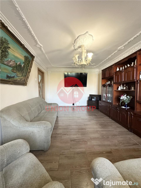 Apartament 3 Camere Decomandat, Etaj Intermediar, zona Km 4-