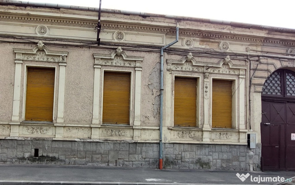 Casa – zona centrala, Oradea, locatie excelenta, front stradal 10m
