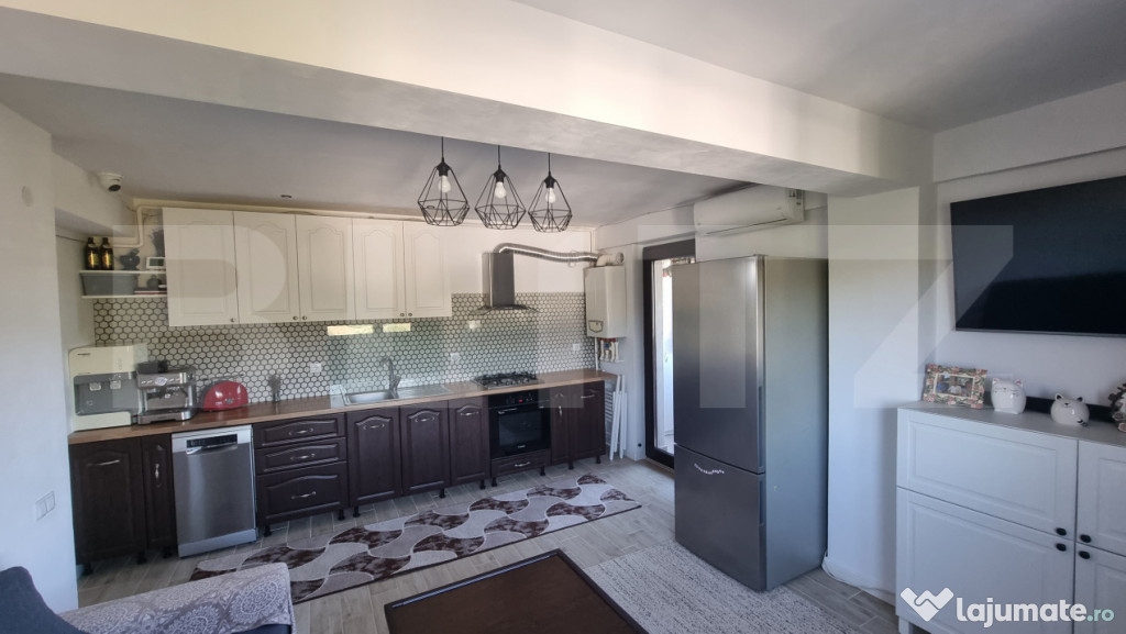 Apartament cu 4 camere - Rediu