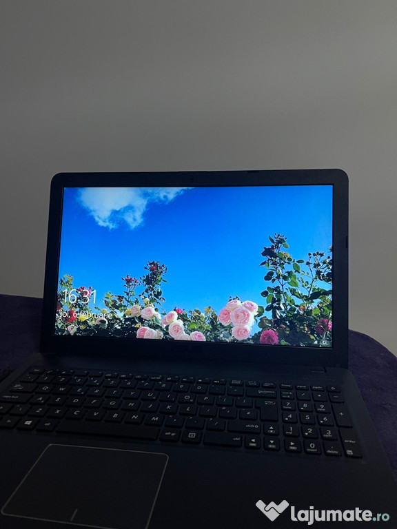 Vând laptop Asus