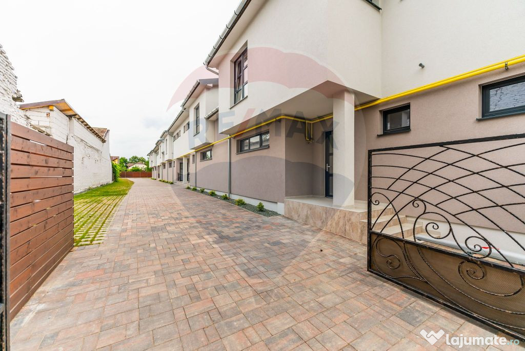 Vilă în complex de case înșiruite , teren 230 mp, ter...