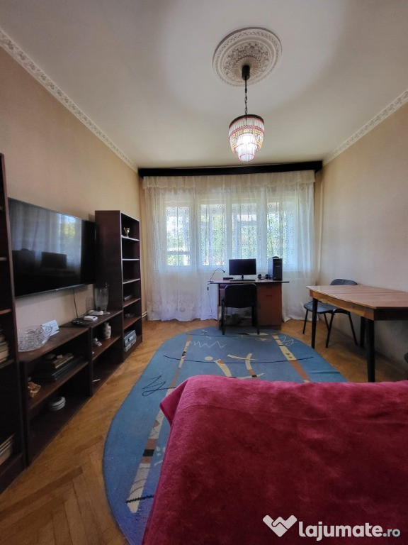 Apartament cu 3 camere de vânzare în zona Mazepa 1, Galați