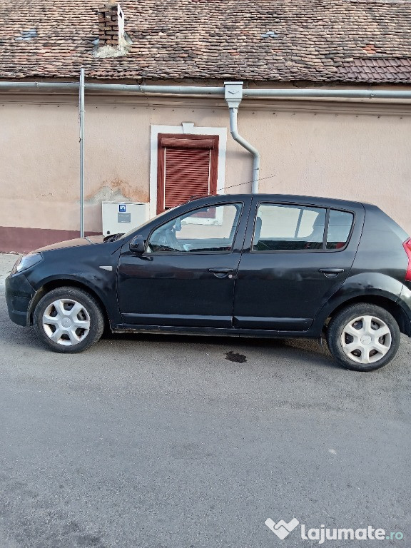 Dacia Sandero masina