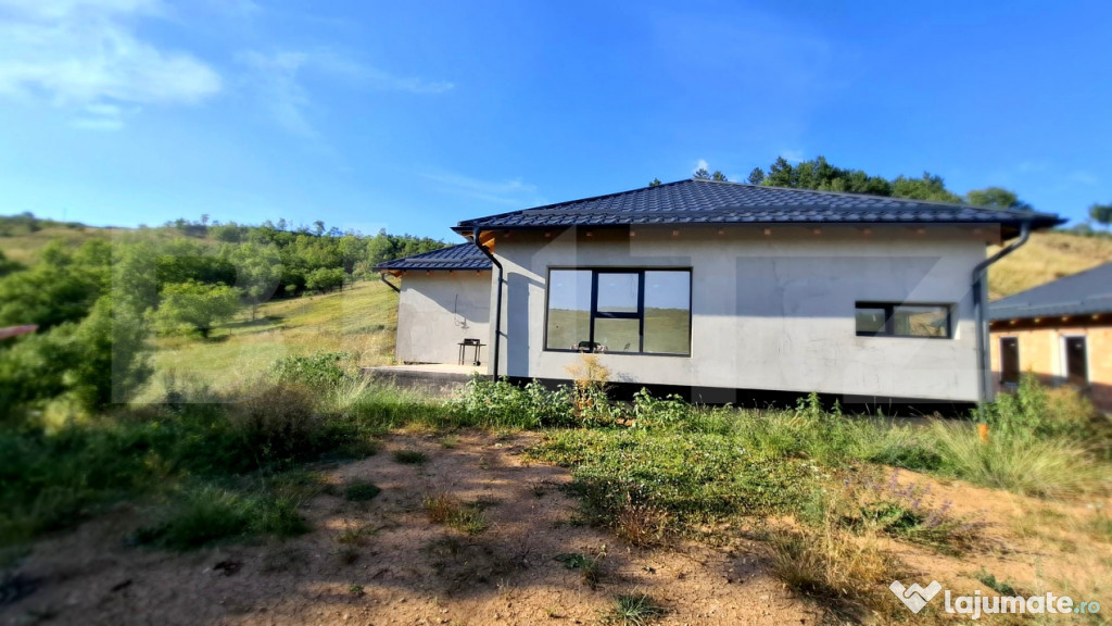 Casa pe un nivel, cu teren 2997 mp, panorama superba,Suceagu