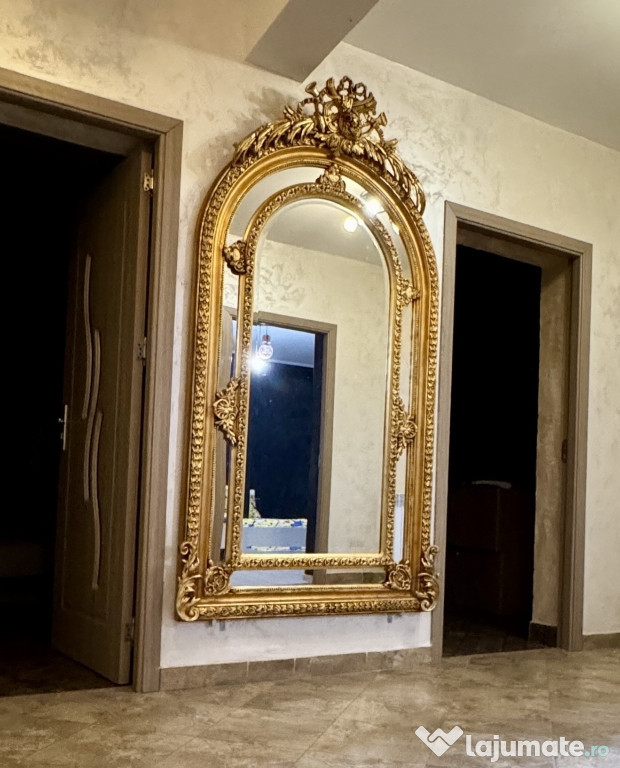 Oglindă în stil baroc