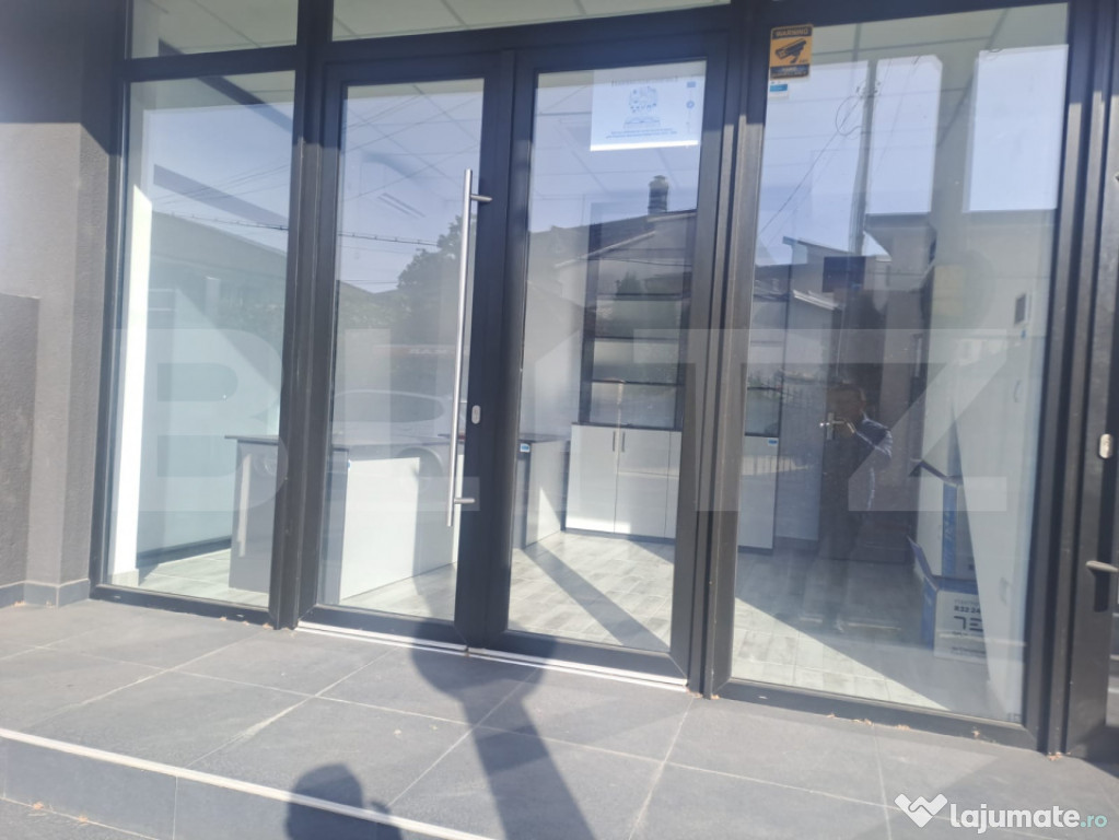 Spațiu birou 25 mp, parter stradal, modern, utilități com