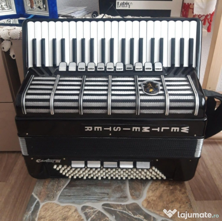 De vanzare acordeon