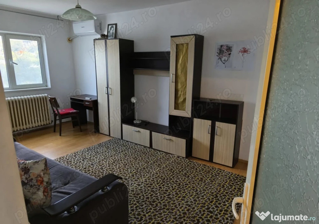 400 euro!Ap 2 cam decomandat in Podul de Fier