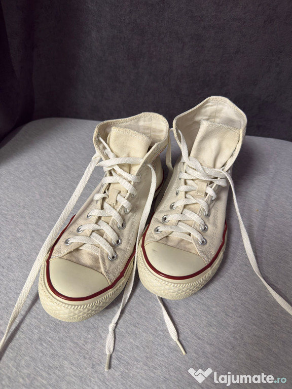 Vând teniși Converse