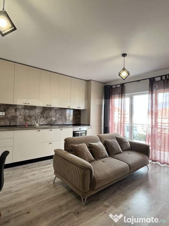 Apartament 2 camere, parcare, zona Teilor