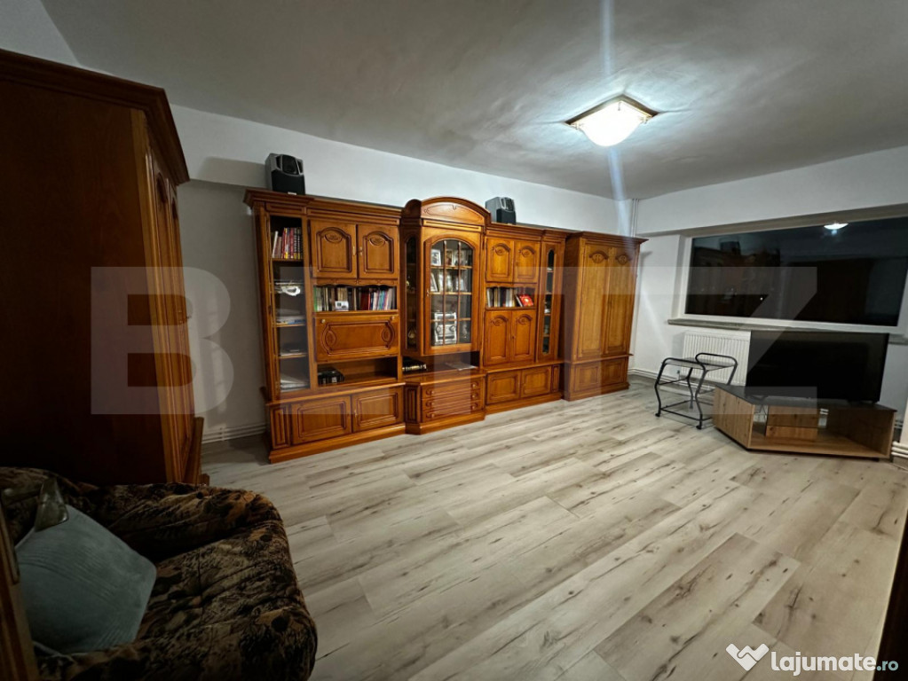 Apartament 4 camere,decomandat, zona centrala